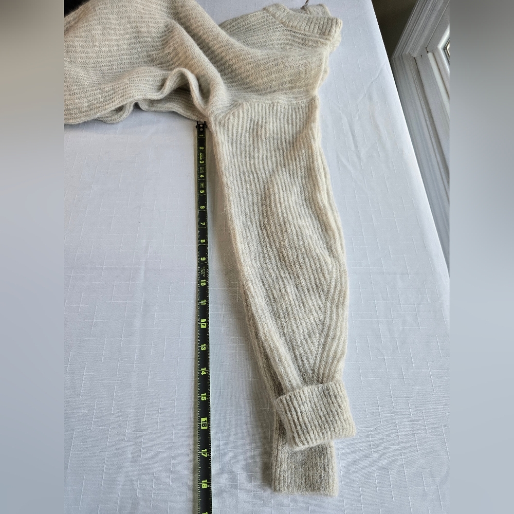 Everlane Charcoal Crew and Ivory Crew Sweaters ScandiMinimal Softgirl Light Wt - Picture 11 of 11